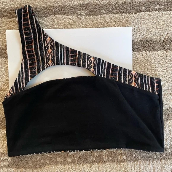 Wolven Women’s swim/workout top (reversible!) - Picture 3 of 5